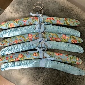 Set of 6 padded hangers.